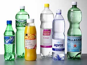 Flaschen aus PET haben den Getränkemarkt nachhaltig geprägt und die meisten alkoholfreien Getränke werden in Deutschland mittlerweile in PET-Einweg- oder PET-Mehrwegflaschen abgefüllt.