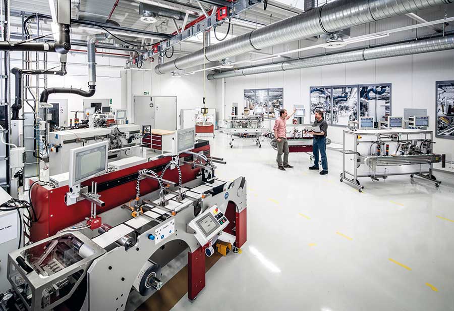 Unter dem Motto „drupa EXtended“ hat Baumer hhs Besucher während der drupa 2016 in sein hhs solution-center nach Krefeld eingeladen.