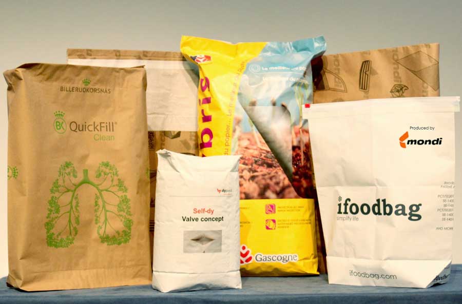 Die Beiträge von links nach rechts: das QuickFill-Clean-Konzept von BillerudKorsnäs, Self-dy von dy-pack, Hybris® von Gascogne Sacs sowie der iFoodbag® und der Protector Bag (im Hintergrund) von Mondi Industrial Bags.