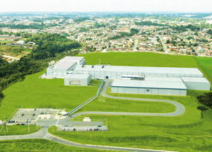 From January 2017 onwards, all SIG Combibloc sites in Europe, South America, China and the Asia-Pacific region will be supplied 100 per cent with energy from renewable sources. The picture shows the packaging materials plant at Campo Largo near Curitiba, Brazil.
