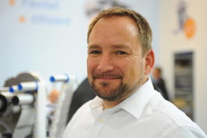 Matthias Holder, 46, hat bei HERMA Etikettiermaschinen die Gesamtverantwortung für den Vertrieb übernommen.