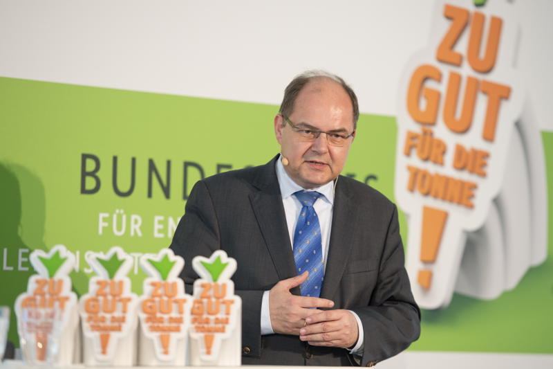 Bundesminister Christian Schmidt gibt am 5. April 2017 die Gewinner des Zu gut für die Tonne!-Bundespreises bekannt 