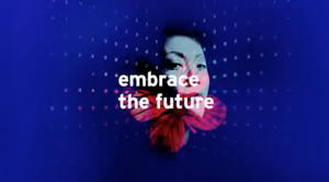 „embrace the future“ – Verpackung als ein highlight-Thema. Die zarten Flügel des Schmetterlings sind Sinnbild für Aufbruch, Veränderung – ein  Transformationsprozess, der alle Industrien, jedoch insbesondere die traditionelle Printbranche betrifft.