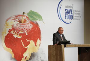 "Es ist ein absolutes Markenzeichen der interpack, auf aufmerksamkeitsstarke Sonderthemen zu setzen", so Werner M. Dornscheidt auf dem Save Food Kongress. Save Food ist eine von der Messe Düsseldorf mitgegründete und aktiv unterstützte Initiative.