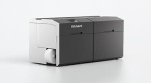 Die kleine mouvent™-Rollendruckmaschine LB701-UV verdeutlicht den kompakten Aufbau, der durch die nun Bobst-eigene Drucktechnik möglich wird.