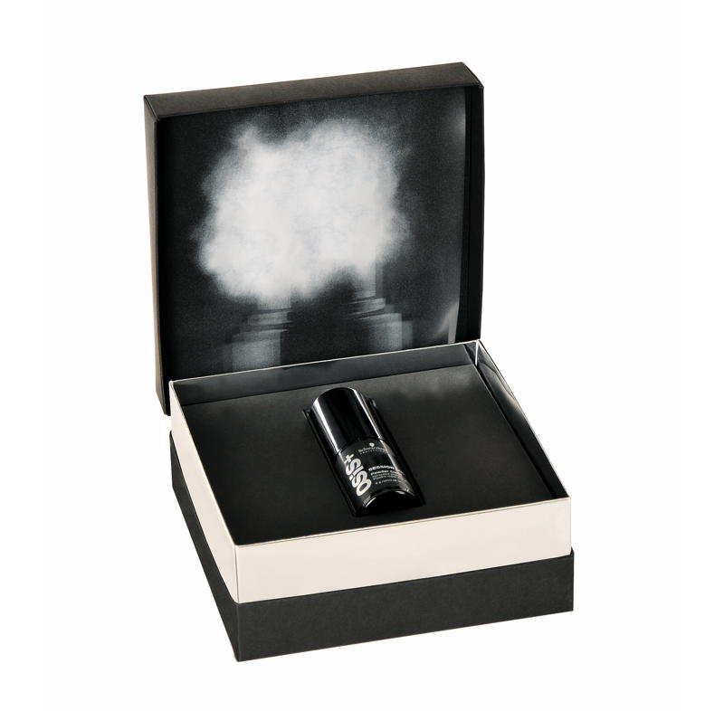Die Presenter-Box von DS Smith für OSiS+ Session Label Powder Cloud von Schwarzkopf Professional. Der optischen Effekt beim Öffnen der Verpackung sorgt für hohe Aufmerksamkeit beim Kunden.