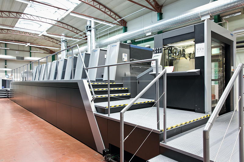 Mit einer Heidelberger Speedmaster XL Druckmaschine und einer Bobst Expertcut Stanze erhöht STI die Kapazitäten in Ungarn.
