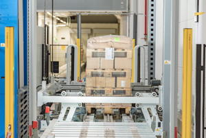 The merchandise remains clearly visible through the smooth film surface. It protects against atmospheric influences and humidity, and ensures an aesthetic appearance on the shop floors.
