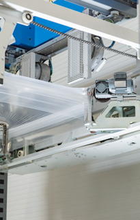 The pallets are packaged in short cycle times. The machine covers the products with a highly elastic stretch hood. 
