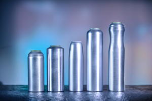 Gebürstetes Aluminium, elegant in Dosenformen überführt.