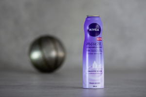 So wird die Siegertube von Tubex bewertet: Der subtile und übergangslose Farbverlauf auf der Dose von opak Violett oben hin zu einem sehr eleganten blassen Violett im unteren Teil der Dose sei eine Meisterleistung.