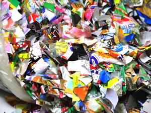 Verpackungen bestehen typischerweise aus Mehrschichtlaminatfolien, wodurch das
Recycling zu hochwertigen und reinen Polymeren bislang nicht möglich war.
