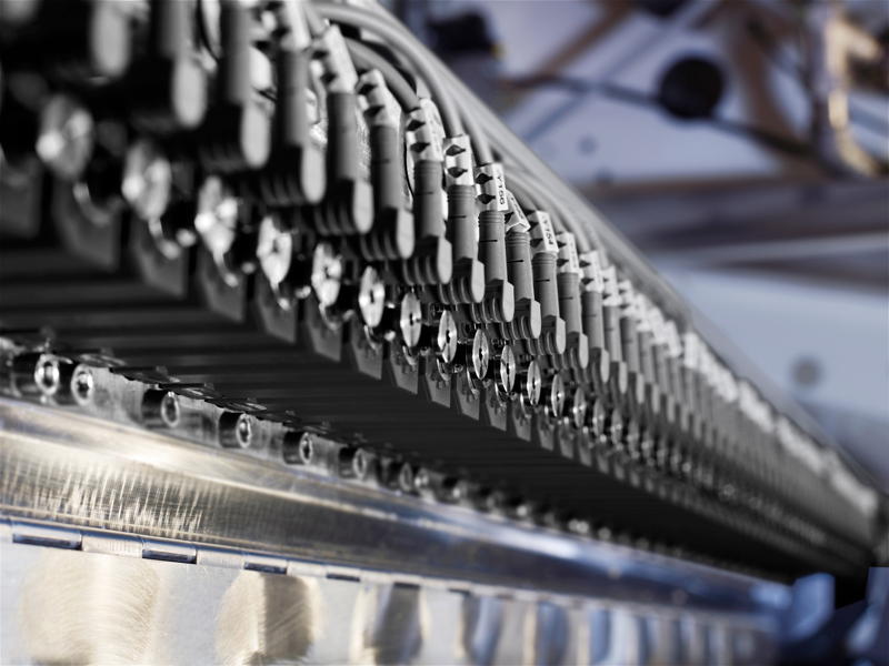 With W&H's Digital Pasting, dy-pack was able to reduce its glue consumption by up to 30 percent.