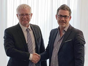 Dr. Daniel Keesman (l.), Geschäftsführender Gesellschafter der August Faller Group, und Alan Leamy, CEO von Perigord, freuen sich über die künftige Zusammenarbeit.