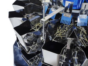 Eisenwaren wie Schrauben lassen sich mit der CCW Hardware effizient verpacken.
