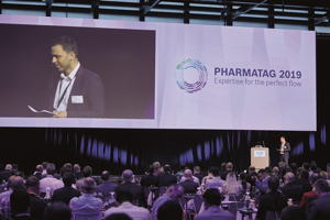 Um die 300 Besucher besuchten den Crailsheimer Pharmatag von Bosch Packaging Technology und wurden u.a. von Dr. Alexander Giehl begrüßt, der seit 1. April 20191. April 2019 neuer Standortleiter des Werks in Crailsheim ist.