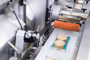 Die neue horizontale Schlauchbeutelmaschine Pack 403 von Bosch erreicht eine Ausbringung von 800 Produkten pro Minute.