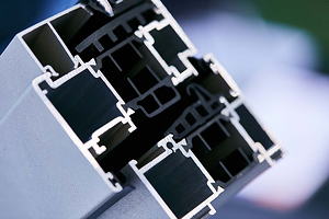Die Produktion von Aluminiumhalbzeug stieg im Zeitraum Januar bis Juni 2019 mit 1,9% auf 1.275.400 Tonnen an. Alle anderen Produktbereiche jedoch sind zur Zeit rückläufig.