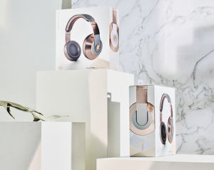 Muster einer Headset-Verpackung von Metsä Board als Beispiel für die Präsentation hochwertiger Inhalte.