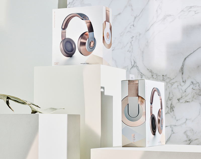 Muster einer Headset-Verpackung von Metsä Board als Beispiel für die Präsentation hochwertiger Inhalte.