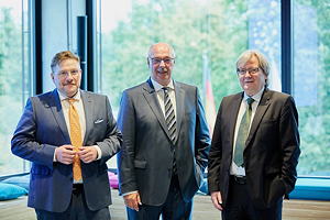 v.l.n.r.: Marius Baader folgt Christian Wellner als Geschäftsführendes Präsidialmitglied, Dr.-Ing. Hinrich Mählmann wurde als Präsident des GDA für weitere drei Jahre bestätigt.