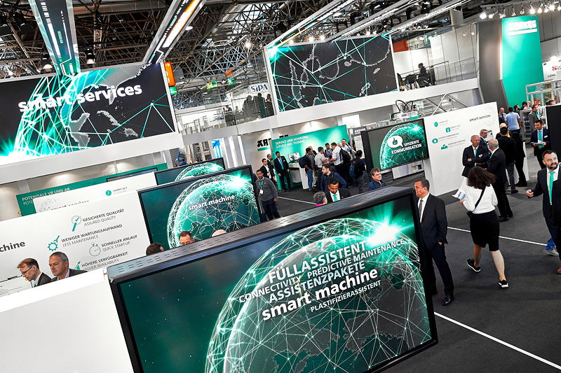 Neben acht Maschinenexponaten wurde zur K 2019 mit der „arburgXworld“ und der „arburgGREENworld“ digitale Arburg-Welt und geballte Kompetenz in Sachen Circular Economy präsentiert.