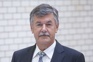 GKV-Präsident Roland Roth sieht das Geschäftsklima in der Branche infolge der öffentlichen Debatte über Kunststoffe zwischen Zuversicht und Unsicherheit zweigeteilt.