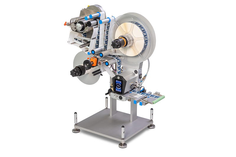 Prepared for marathon performance: the HERMA 500 offers a labeling rate of up to 200 meters a minute, synchronized with the product speed – including in non-stop operation. The key contributors to this performance include motorized winders, a loop unit and an integrated active cooling unit.