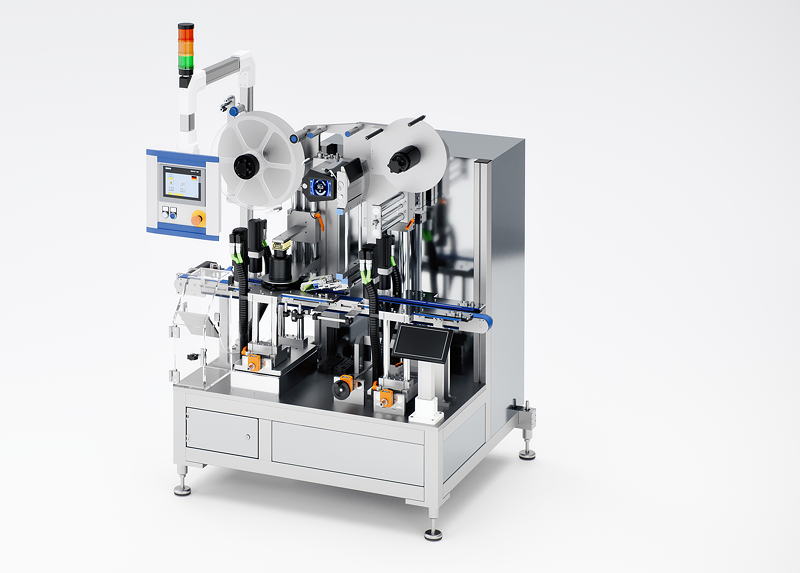Auch für hohe Geschwindigkeiten geeignet: die Etikettiermaschine 452E – optional mit dem neuen selbstjustierenden System zur Nachführung der Etikettenposition.