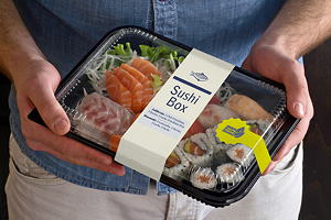 Clamshell-Verpackung kommen beispielsweise bei Sushi (hier im Bild), aber auch bei Salaten oder Gebäck zum Einsatz.