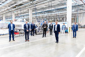 Die Staatssekretäre Klaus Holetschek und Roland Weigert, sowie Stephan Stracke, MdB und Beate Ullrich, Erste Bürgermeisterin der Gemeinde Wolfertschwenden, zu Besuch bei MULTIVAC.