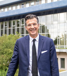 Henri Serre tritt die Nachfolge von Etane Derhy als Key Account Director von RAJA Frankreich an.