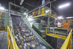 Die neue Pilotanlage gehört zu den fortschrittlichsten mechanischen Recyclinganlagen für Post-Consumer-Polymerabfälle und soll Erkenntisse für den späteren Betrieb kommerzieller Anlagen bieten.