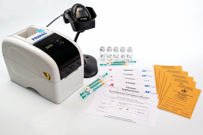 Für eine sichere Kennzeichnung der Vials und Spritzen kommen Pharmigo® Matt TT Rollenetiketten von Mediaform in dem Format 34x16 mm zur Verwendung.