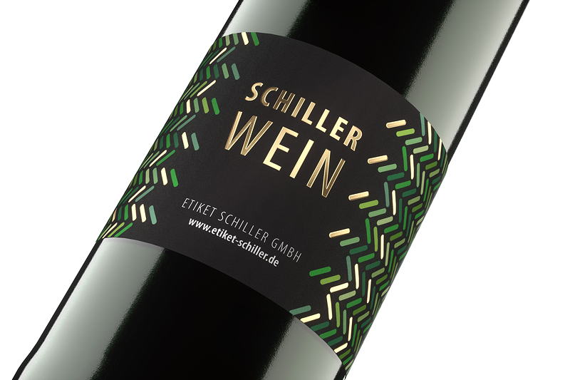 Mit einer kompostierbaren Transferschicht sind nachhaltige Veredelungen bei Etiket Schiller möglich.