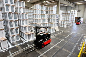 Am deutschen Produktionsstandort in Dillingen fertigt die BSH jährlich rund 2,7 Millionen Geschirrspüler.