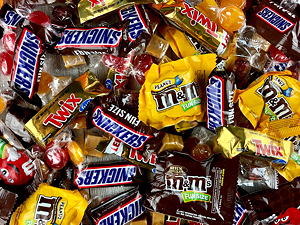 Typical applications of Tosaf’s pearlized Masterbatches include packaging films for chocolate bars or lentils.