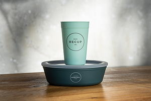 Mit der Einführung des RECUP Pfandsystems und des REBOWL Mehrwegsystems setzt sich Sodexo für Einweg-Alternativen ein.