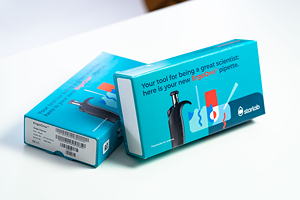 Mehr Farbe im Labor: Präzisionspipetten ansprechend verpackt.