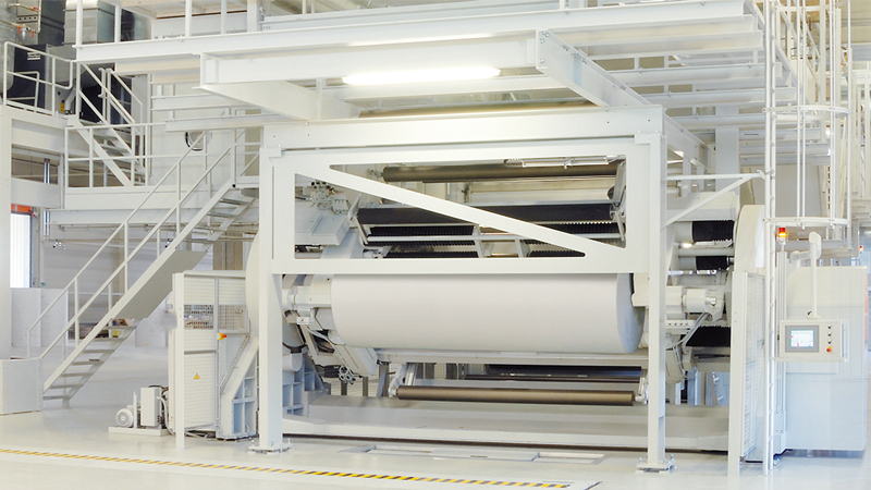 Mit seiner Zentralzylinder-Flexodruckmaschine Bobst 96S produzierte die Panther Print GmbH in Wustermark – sie gehört zur Panther-Gruppe – binnen 24 Stunden mehr als eine Millionen m² Linerboard und stellte damit einen Weltrekord auf.