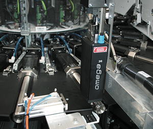 Die Tubendruckmaschine Servotube 137 UV von OMSO, einem führenden Anbieter auf diesem Gebiet, bringt nun auch serialisierte QR-Codes im Direktdruck auf – ein OMEGA Drucker von Atlantic Zeiser macht es möglich.