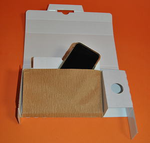 Ohne Plastik-Folie kommt die von DSSmith entwickelte Fixierverpackung aus.