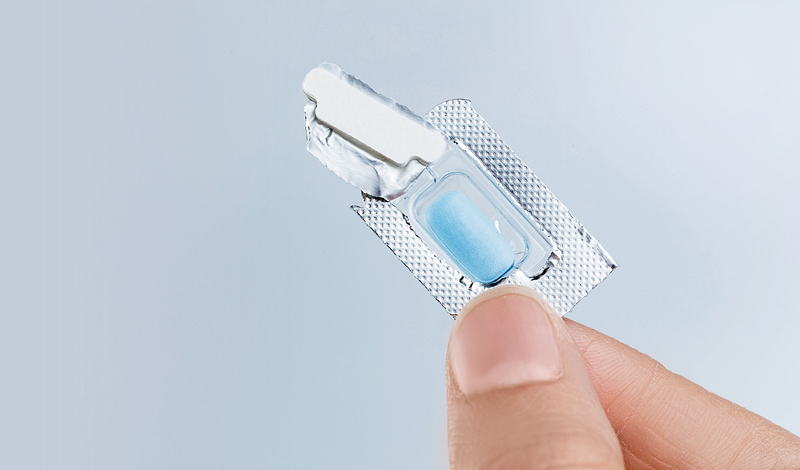 Eine Neuentwicklung, die im Whitepaper „Verpackungsentwicklung für sauerstoff- und feuchtigkeitssensitive Pharmazeutika“ beschrieben wird, ist der Desiccant Blister, ein Blister mit integriertem Trockenmittel, der von Uhlmann und Ivers-Lee entwickelt wurde.