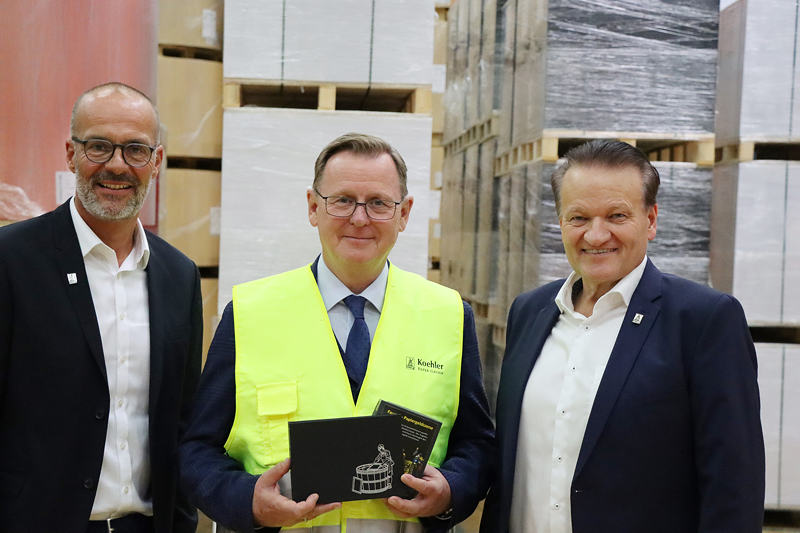 v.l.n.r.: Dr. Stefan Karrer (Vorstand Technik Koehler-Gruppe), Bodo Ramelow (Ministerpräsident von Thüringen), Udo Hollbach (Geschäftsführer Koehler Paper Standort Greiz)