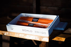 Premium Lachsfilets der Marke BÖMLO® verpackt in Styropor® Ccycled™.