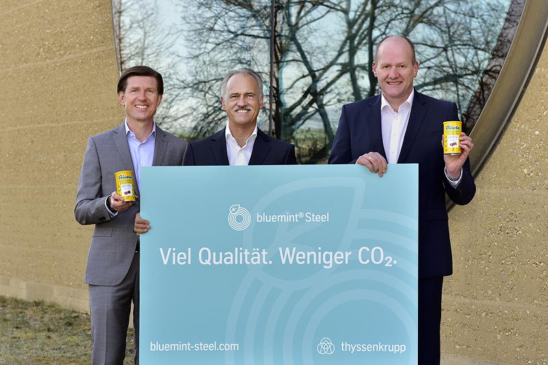 vlnr:  Mark Aegler, CEO von Hoffmann Neopac, Dr. Martin Messerli, Chief Operating Officer von Ricola und thyssenkrupp Rasselstein CEO Dr. Peter Biele.
