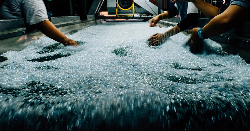 Die BASF Venture Capital GmbH investiert in Oceanworks. Über die Plattform des amerikanischen Unternehmens erhalten Unternehmen Zugang zu recyceltem Plastik aus dem Meer und so genannte PCR-Kunststoffe.