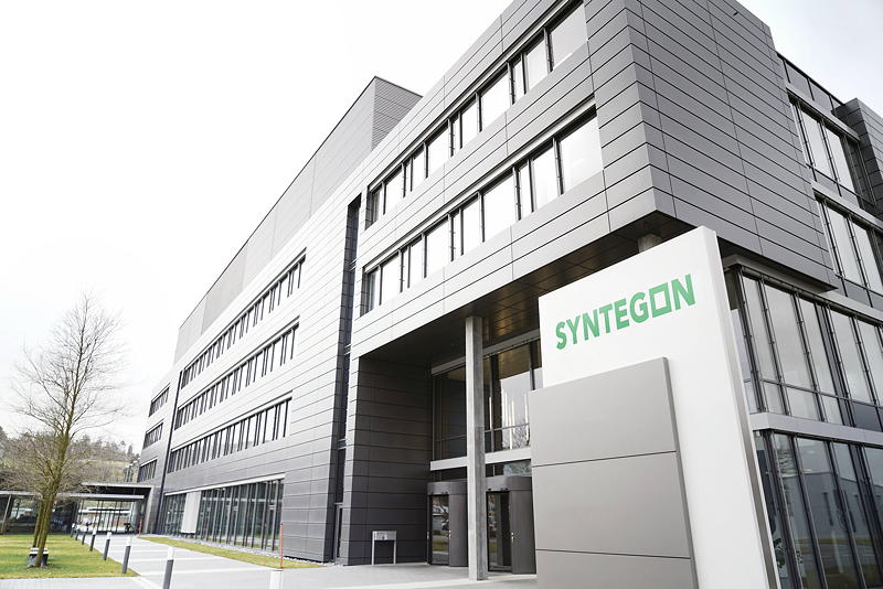 Dank seines etablierten Maschinen- und Serviceportfolios blickt Syntegon auf ein erfolgreiches Geschäftsjahr 2021 zurück.