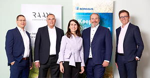 Stellvertreter der beteiligten Unternehmen stellen die Recelerate GmbH vor: Christian Abl, Dr. Fritz Flanderka (Reclay), Lucrèce Foufopoulos (Borealis), Raffael A. Fruscio (Reclay), Chris McArdle (Borealis) (von links nach rechts).