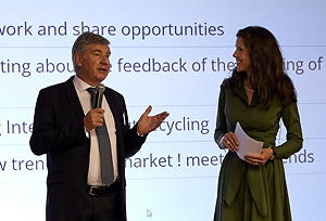 Eröffnungssitzung mit dem EUROSAC-Präsidenten Olivier Tassel und der Moderatorin Corinna Egerer.